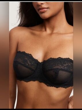 Lace Strapless Bandeau Bra in Black